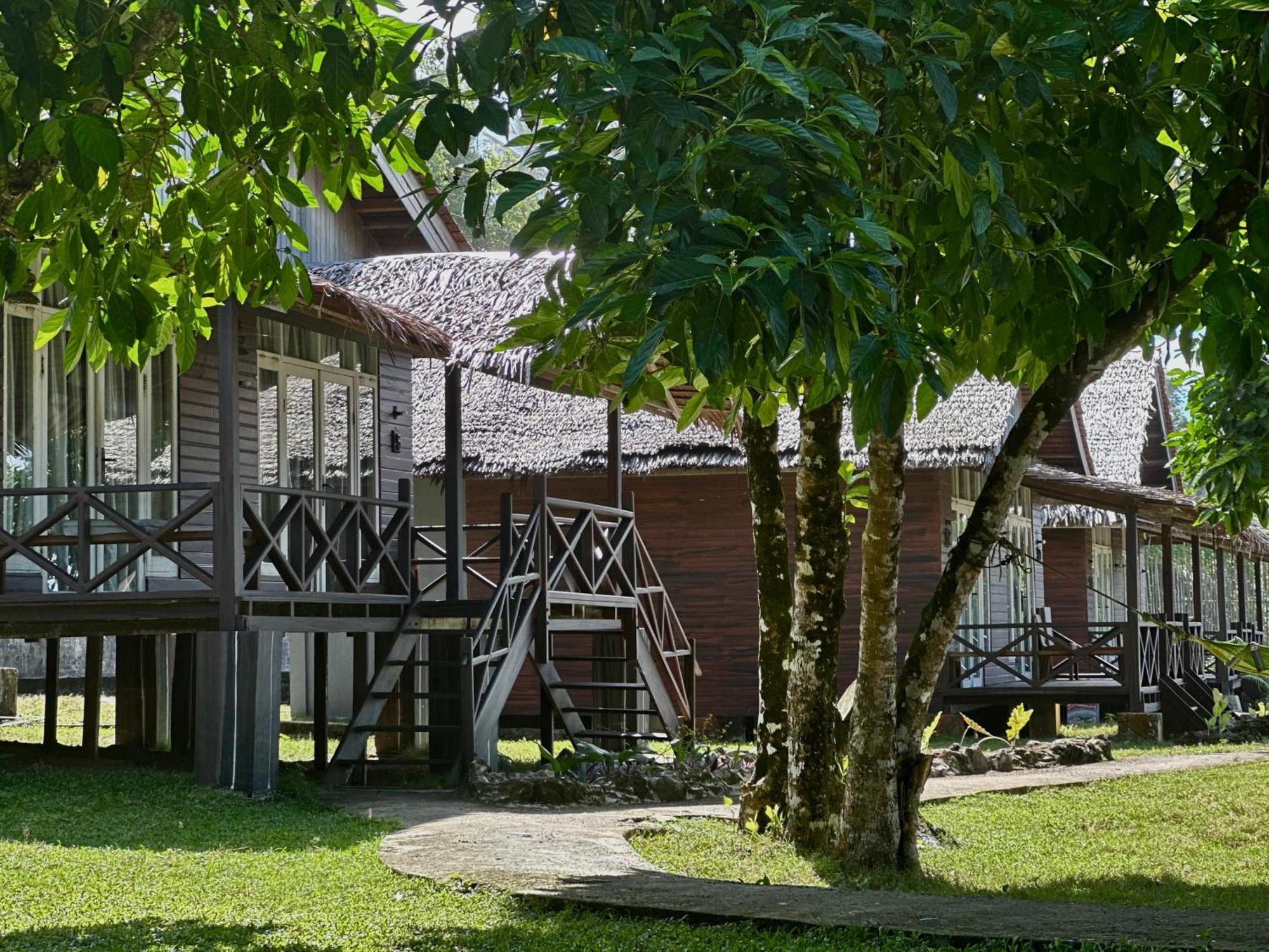 Baturundung Surf Resort Naibos Exterior photo