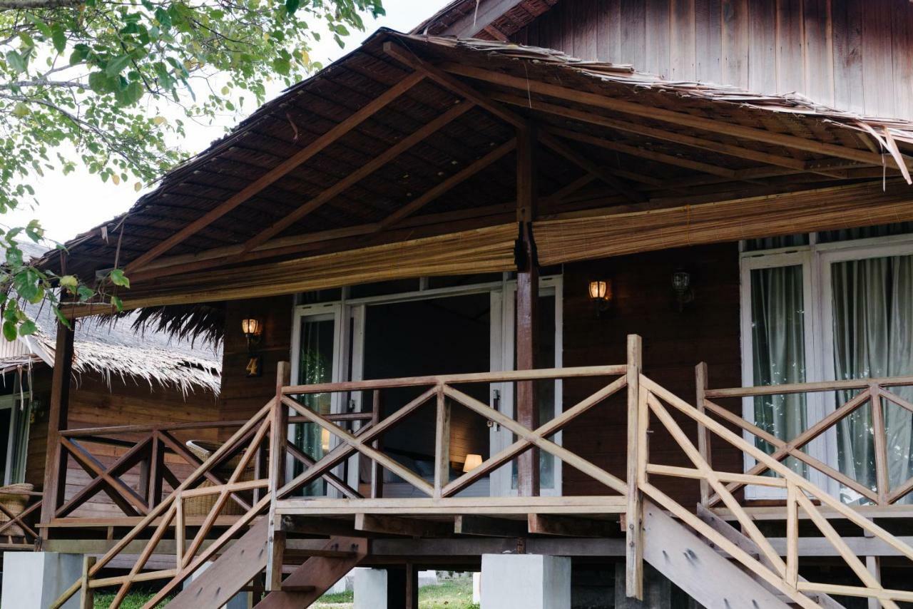 Baturundung Surf Resort Naibos Exterior photo